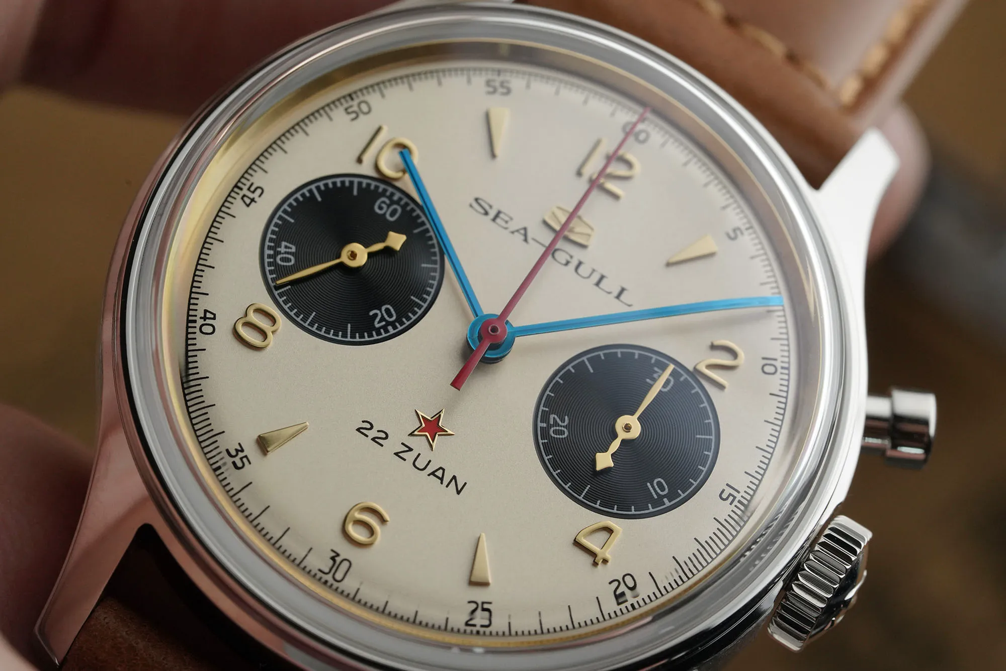 Business-casual chronograph